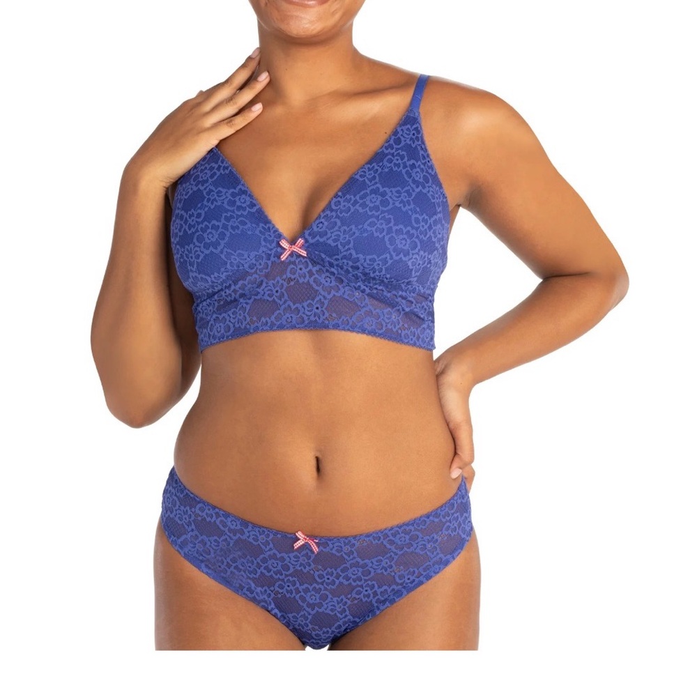 ❣️❄️Elegant Blue Lace Bralette and Panty Set